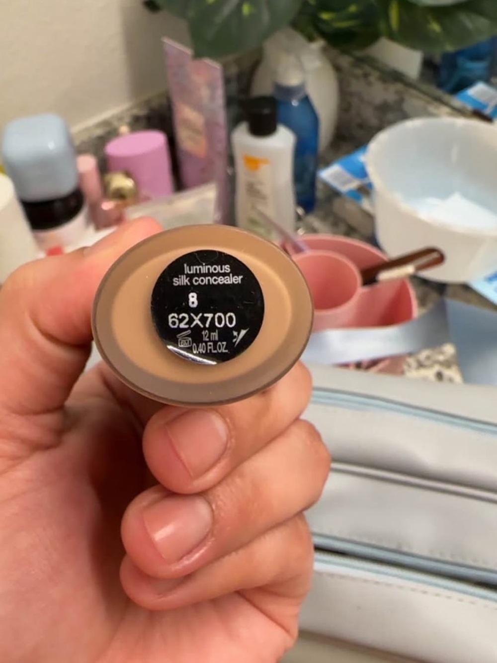 Luminous Silk Concealer - Shade 8 Nude Beige